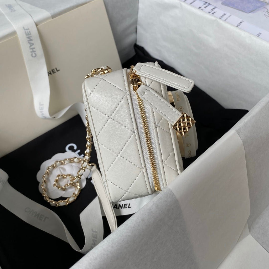ＣＨＮＥＬCAMERA BAG WHITE
