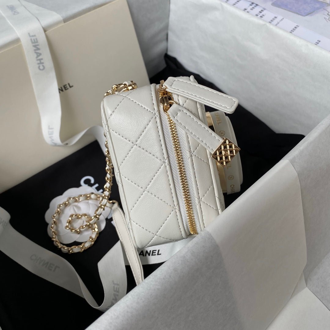 ＣＨＮＥＬCAMERA BAG WHITE