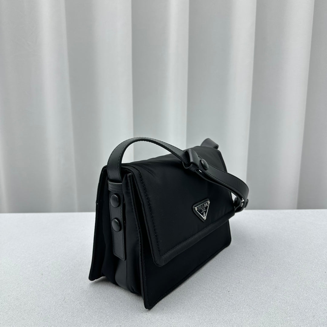 ＰＲＤＡ SMALL PADDED RE-NYLON SHOULDER BAG