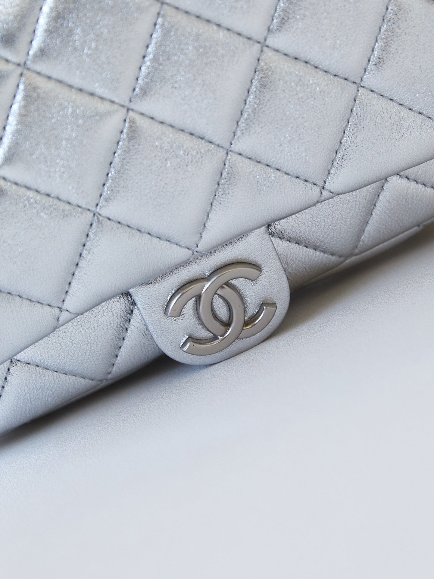 ＣＨＮＥＬSMALL DOUBLE-FLAP SHOULDER BAG SILVER