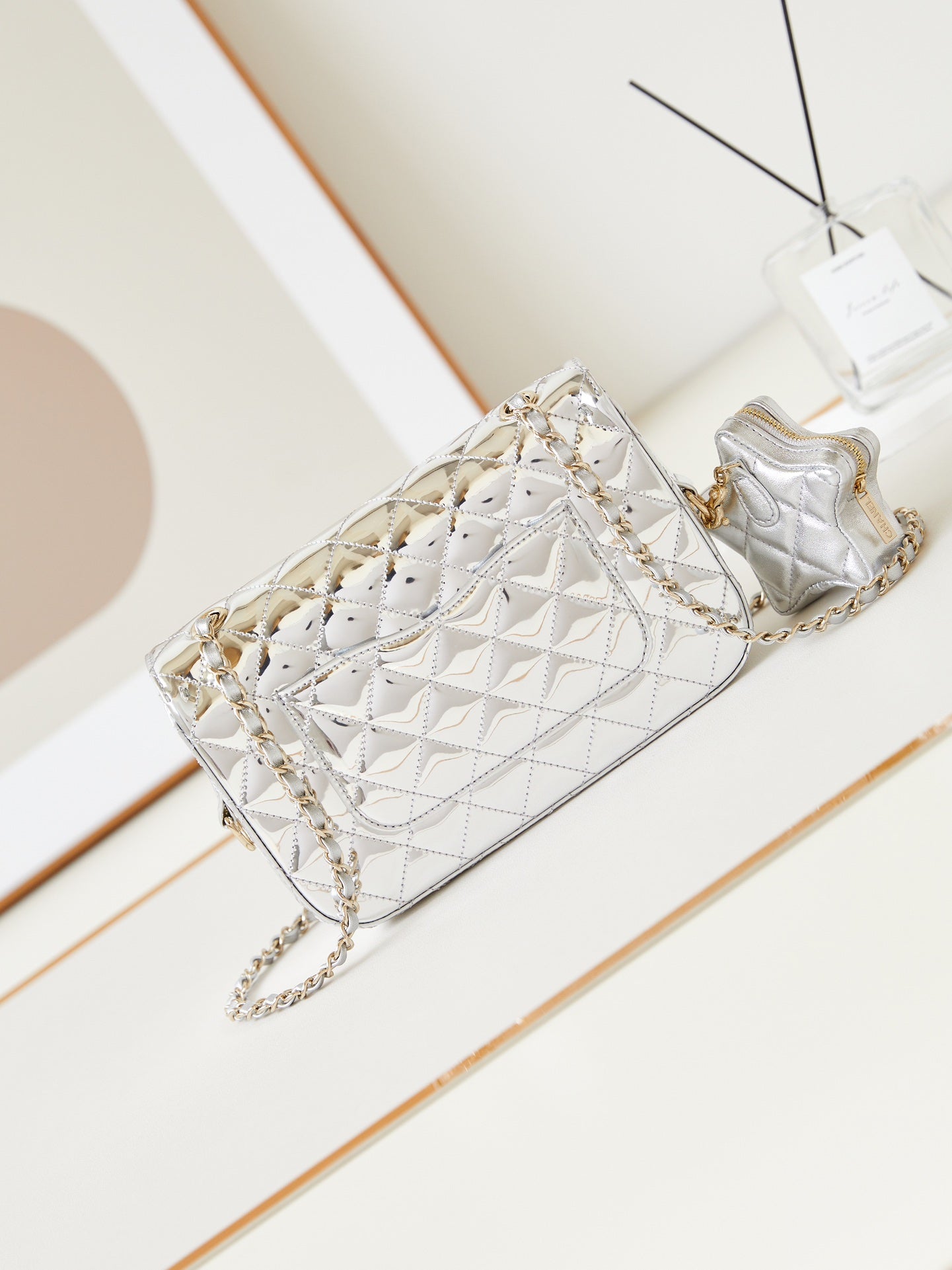 ＣＨＮＥＬCLASSIC FLAP BAG SILVER