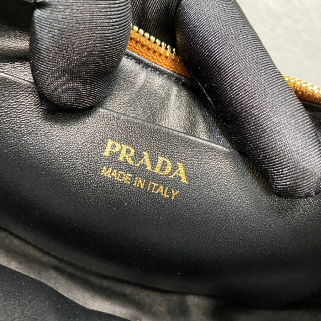 ＰＲＤＡ ARQUÉ SMALL LEATHER SHOULDER BAG COGNAC