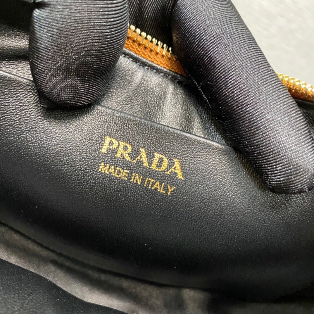 ＰＲＤＡ ARQUÉ SMALL LEATHER SHOULDER BAG COGNAC