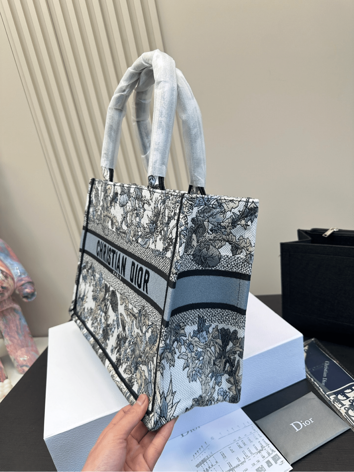 ＤＩＯ MEDIUM TOTE BOOK BAG