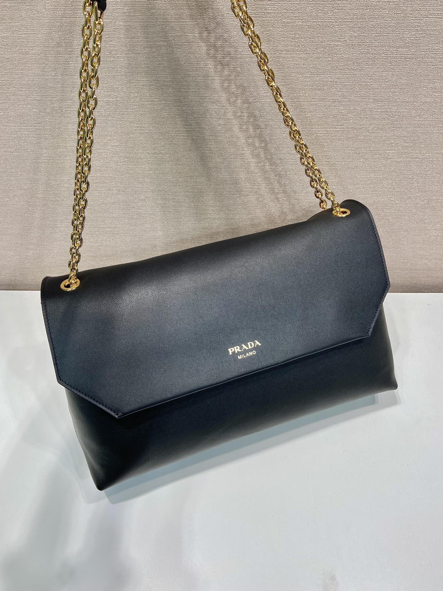 ＰＲＤＡ DOUX EXTRA LARGE LEATHER SHOULDER BAG BLACK