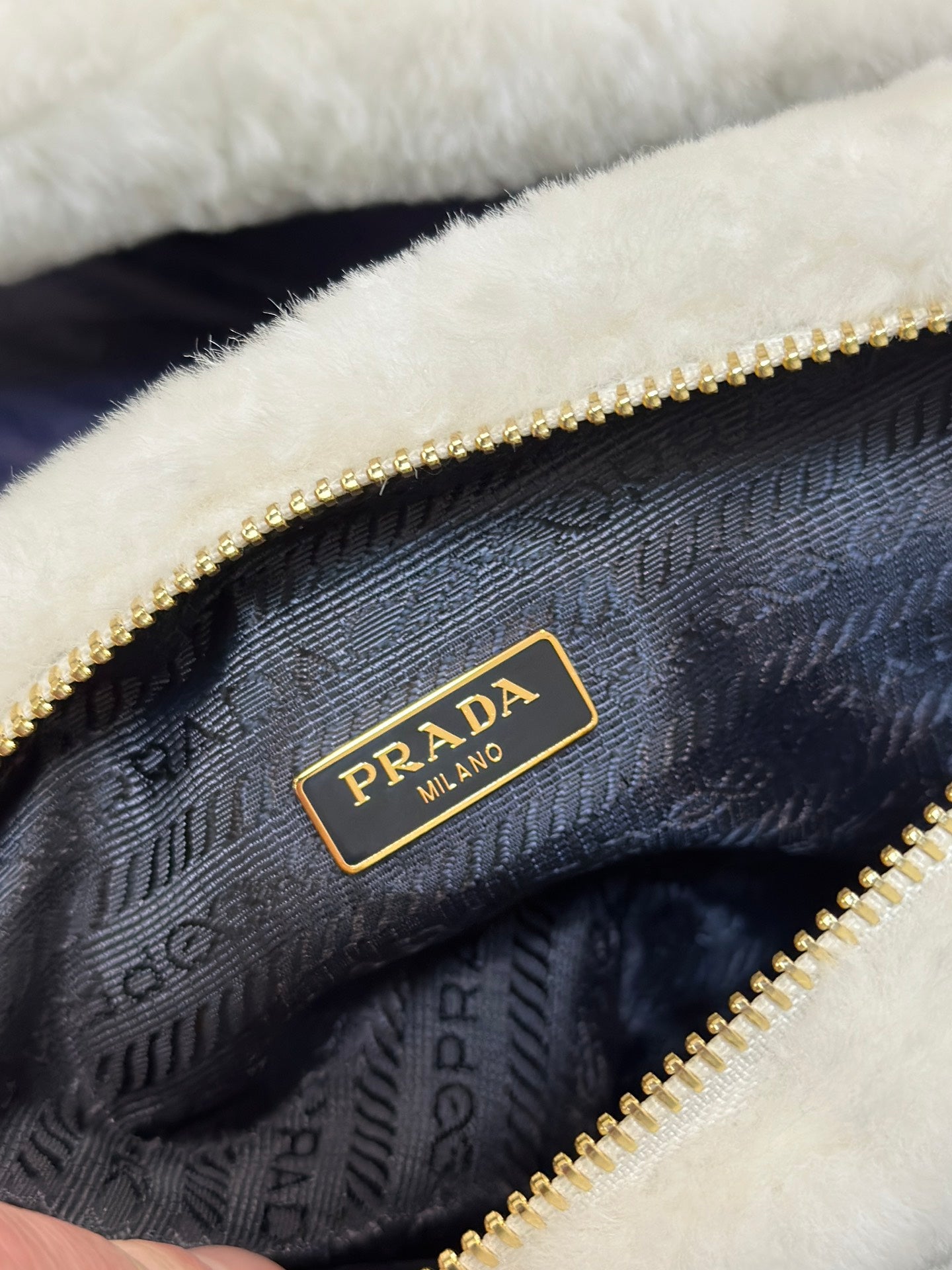 ＰＲＤＡ 2018 MINI SHEARLING TRIANGLE SATCHEL WHITE