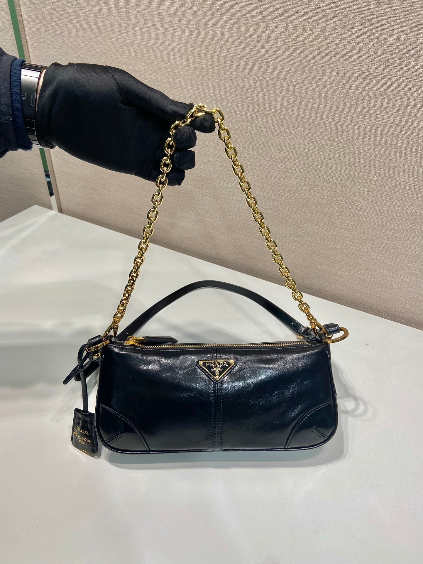 ＰＲＤＡ RE-EDITION 2002 MEDIUM LEATHER SHOULDER BAG