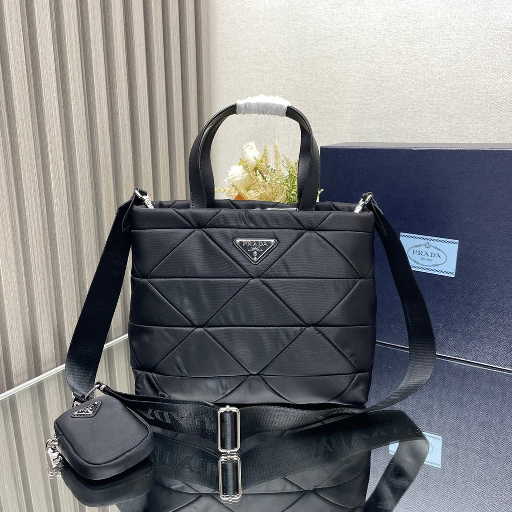 ＰＲＤＡ PADDED RE-NYLON TOTE BAG