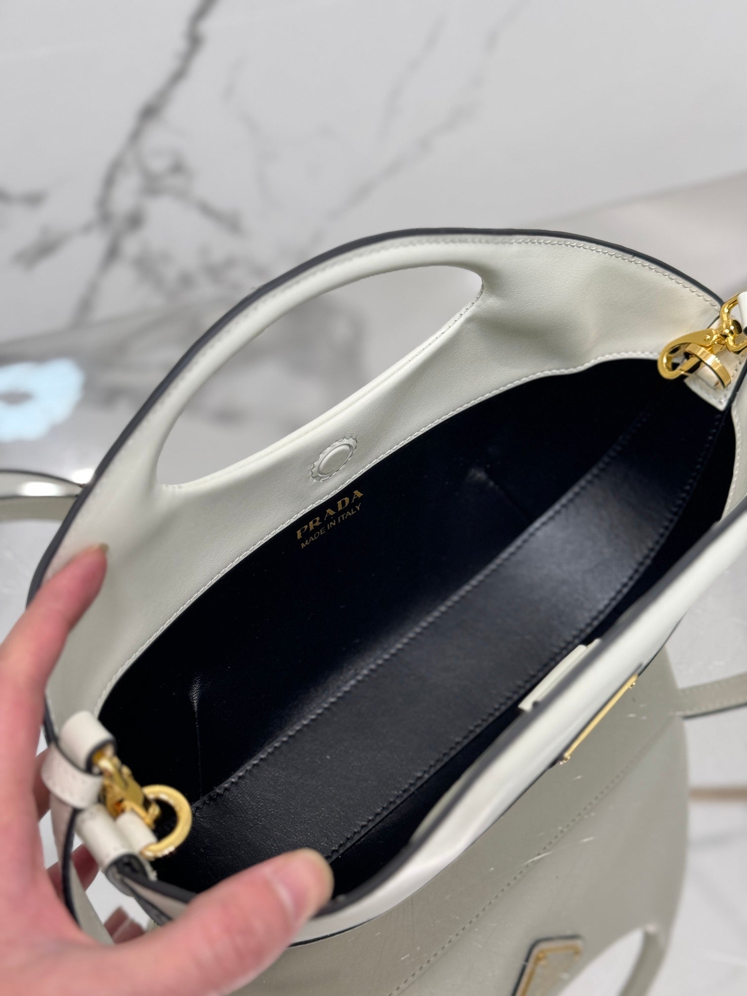ＰＲＤＡ LEATHER TOTE BAG WHITE