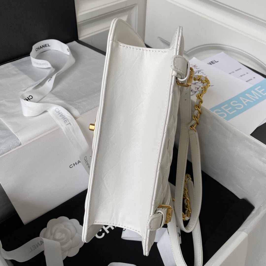 ＣＨＮＥＬCLASSIC FLAP BACKPACK WHITE