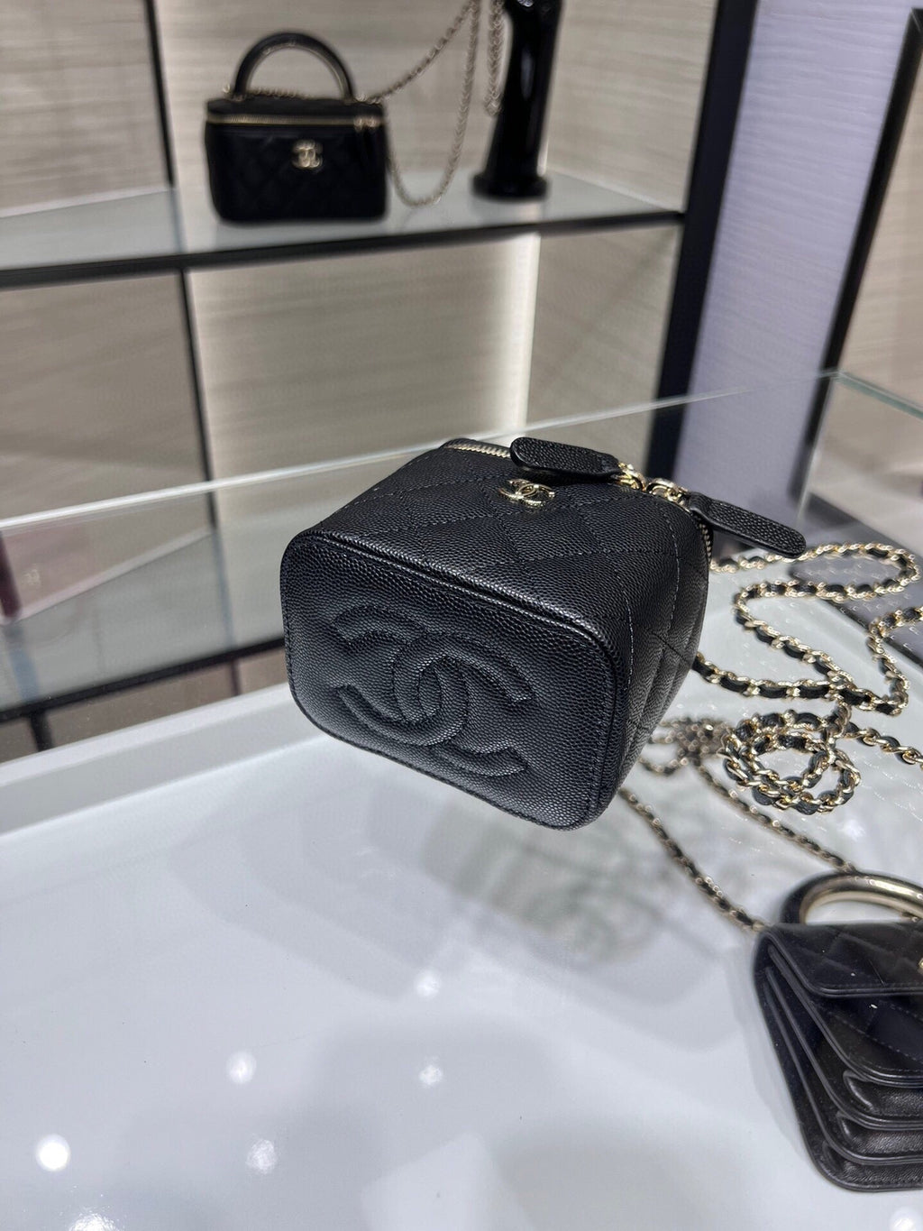 ＣＨＮＥＬMINI VANITY CASE WITH CLASSIC CHAIN