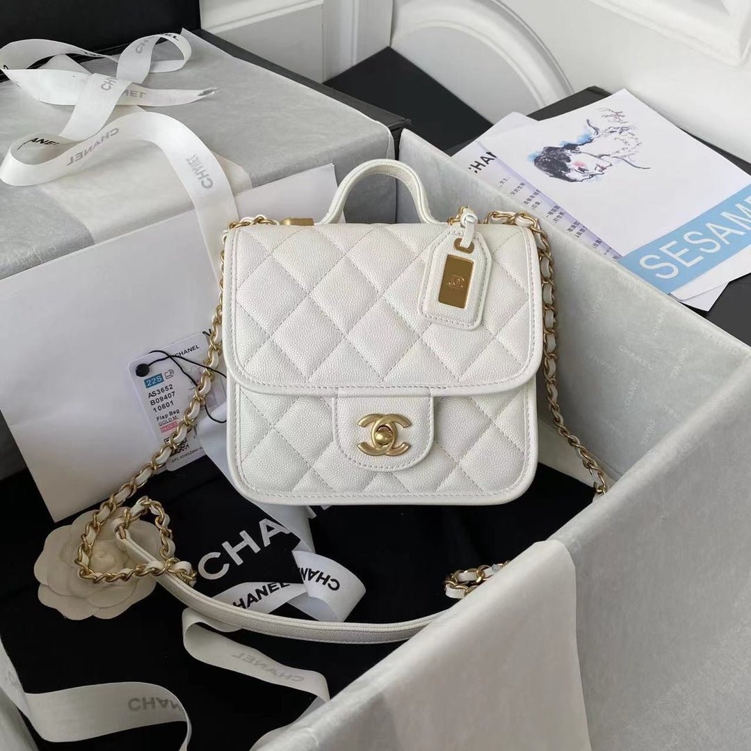 ＣＨＮＥＬ SMALL FLAP BAG WITH TOP HANDLE WHITE