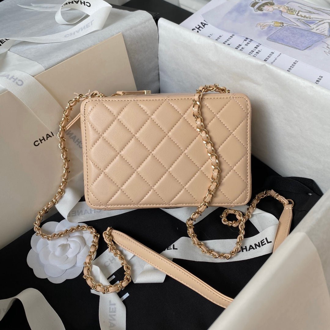ＣＨＮＥＬCAMERA BAG BUFF