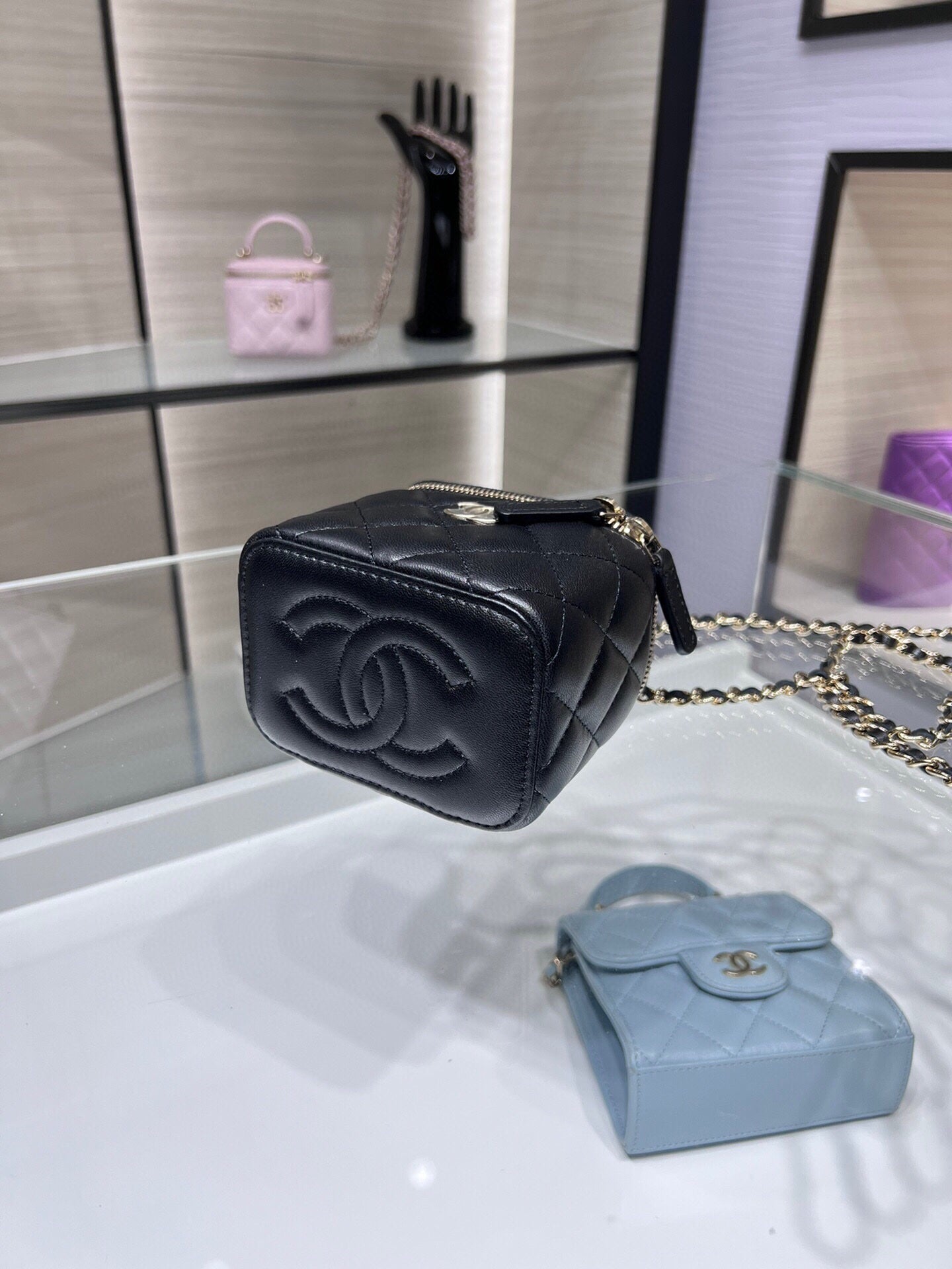 ＣＨＮＥＬMINI VANITY CASE WITH CHAIN