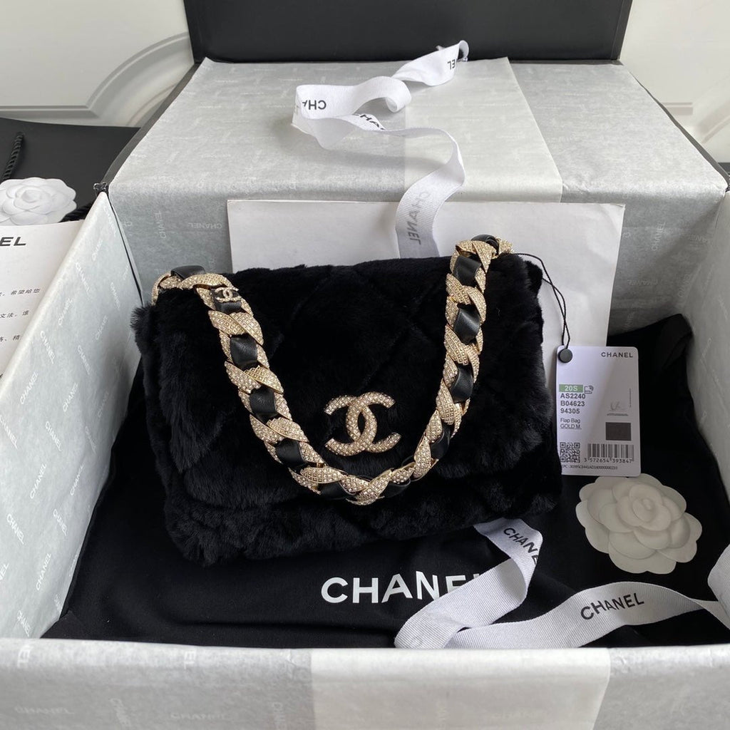 ＣＨＮＥＬSHEARLING CRYSTAL STRASS FLAP BAG