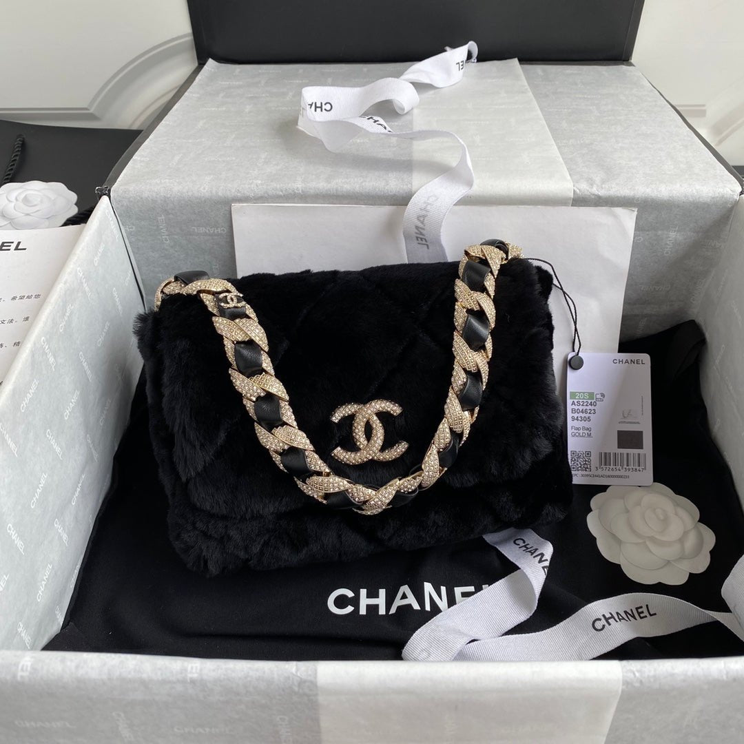 ＣＨＮＥＬSHEARLING CRYSTAL STRASS FLAP BAG