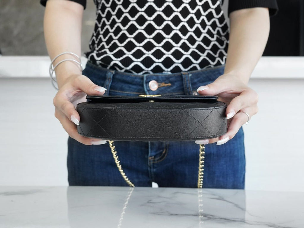 ＣＨＮＥＬFLAP BAG WITH TOP HANDLE