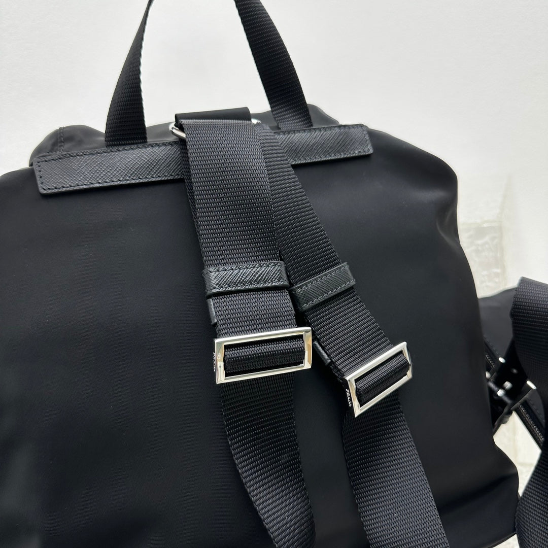 ＰＲＤＡ RE-NYLON MEDIUM BACKPACK WITH POUCH