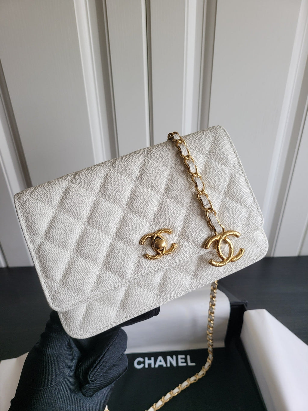 ＣＨＮＥＬ19 WALLET ON CHAIN WHITE