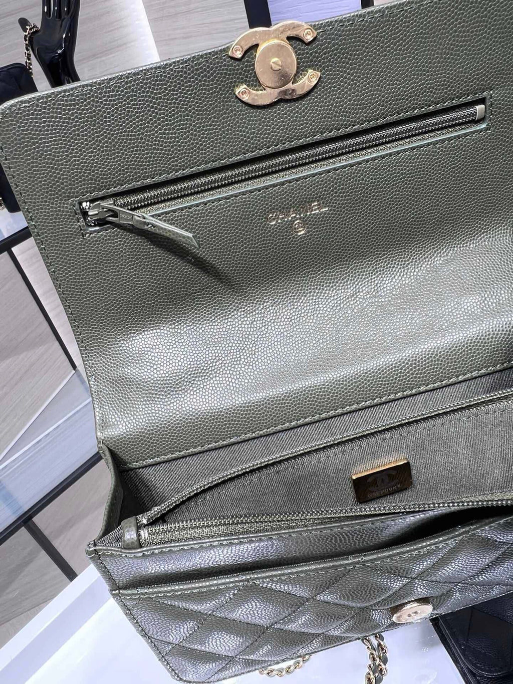 ＣＨＮＥＬ22K DOUBLE CHAIN BAG EBONY