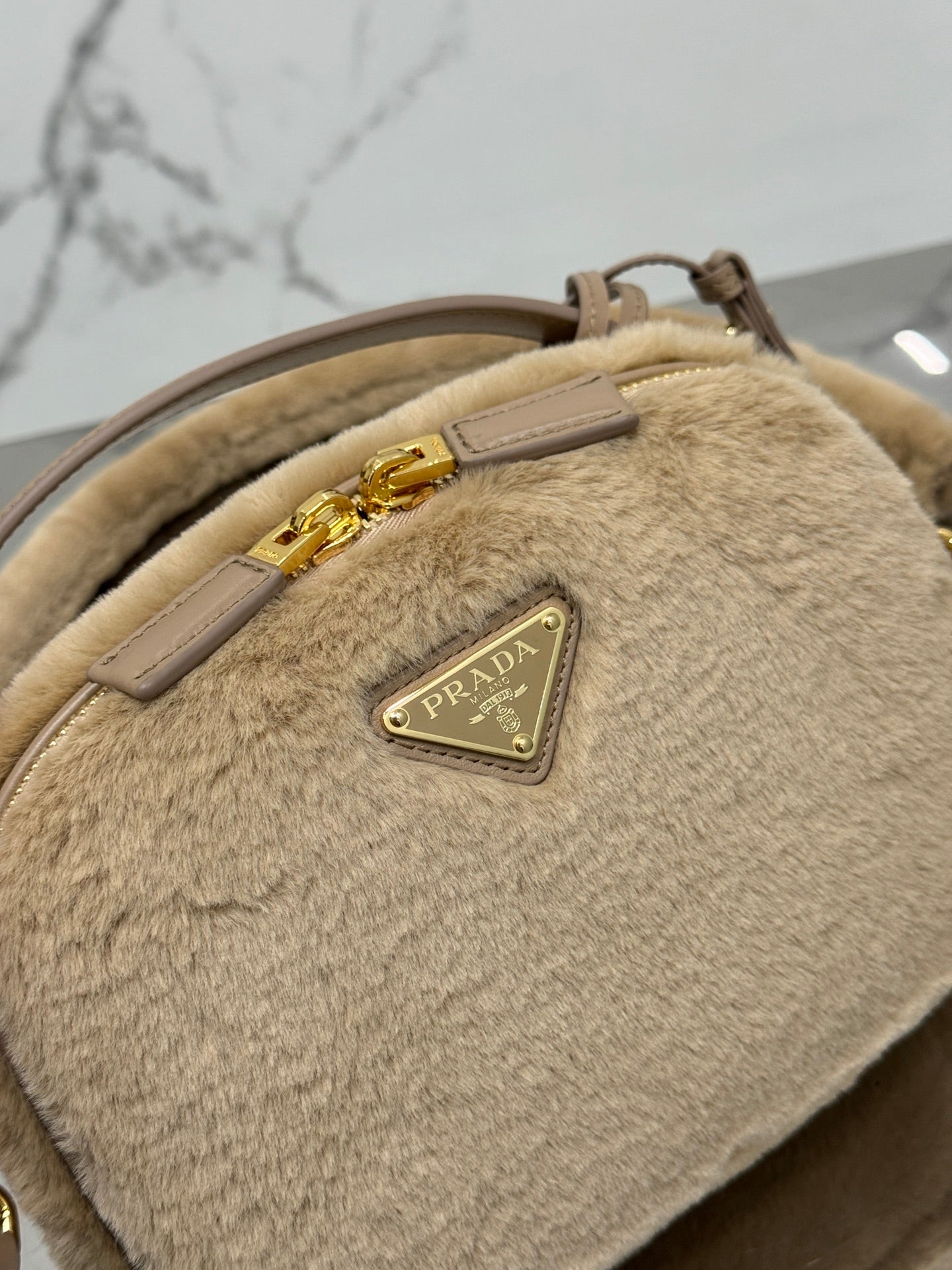 ＰＲＤＡ ODETTE SHEARLING MINI-BAG