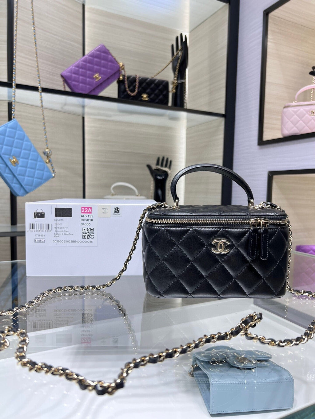 ＣＨＮＥＬ SMALL VANITY CASE WITH CHAIN