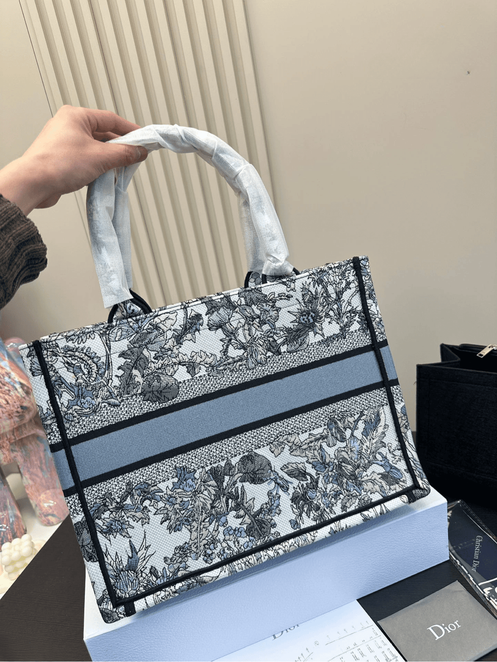 ＤＩＯ MEDIUM TOTE BOOK BAG