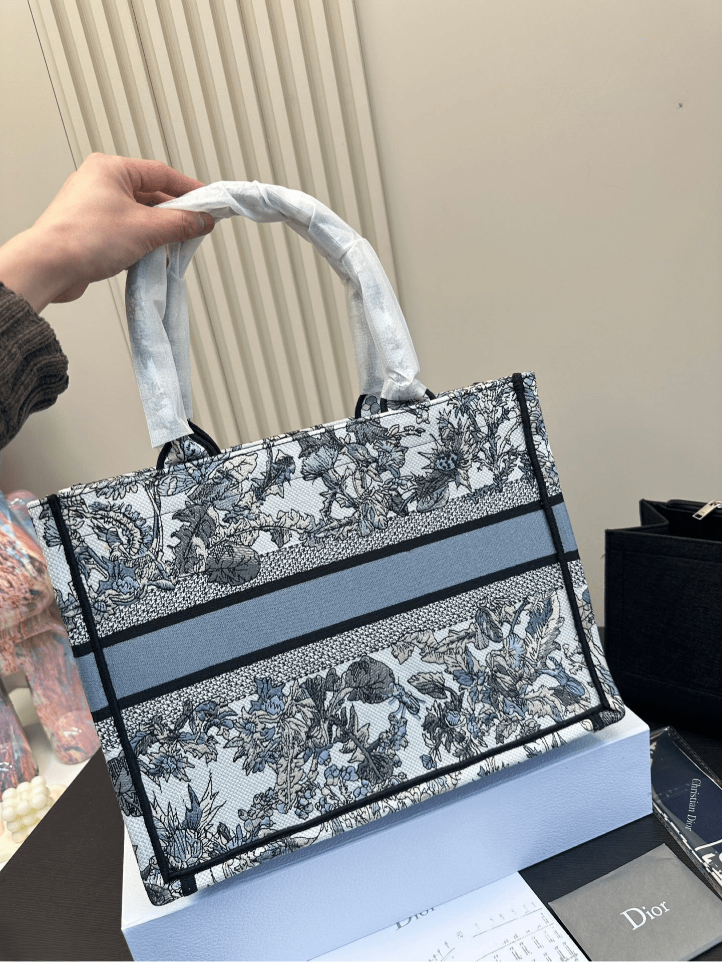 ＤＩＯ MEDIUM TOTE BOOK BAG