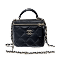 ＣＨＮＥＬMINI VANITY CASE WITH CHAIN