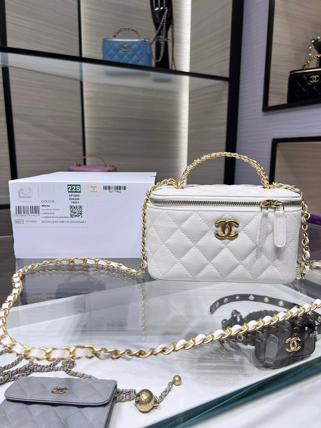 ＣＨＮＥＬCHAIN VANITY CASE WHITE