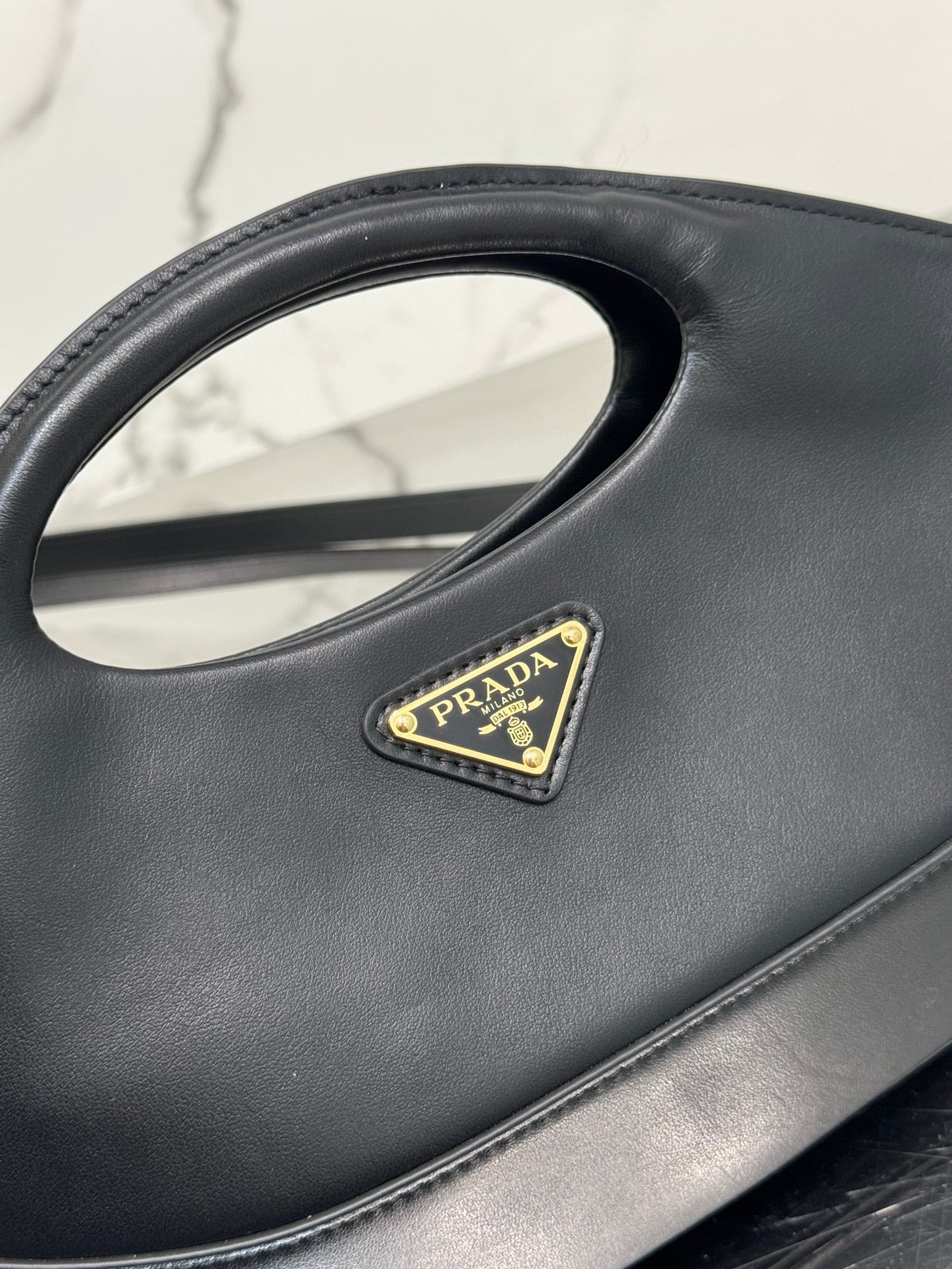 ＰＲＤＡ LEATHER TOTE BAG BLACK