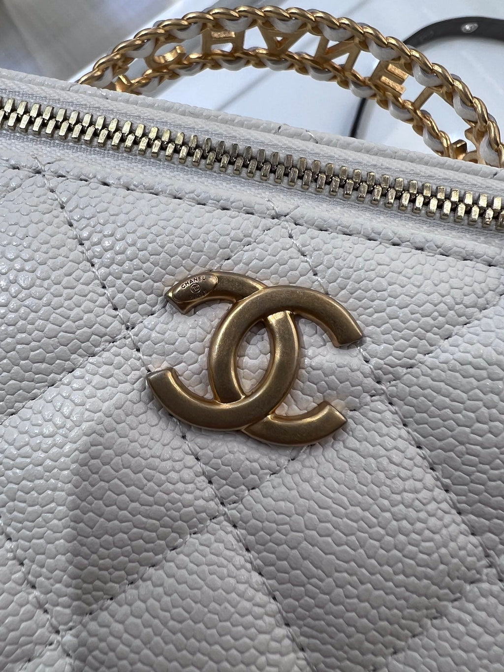 ＣＨＮＥＬCHAIN VANITY CASE WHITE