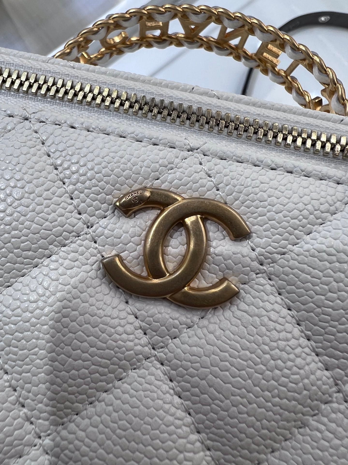 ＣＨＮＥＬCHAIN VANITY CASE WHITE