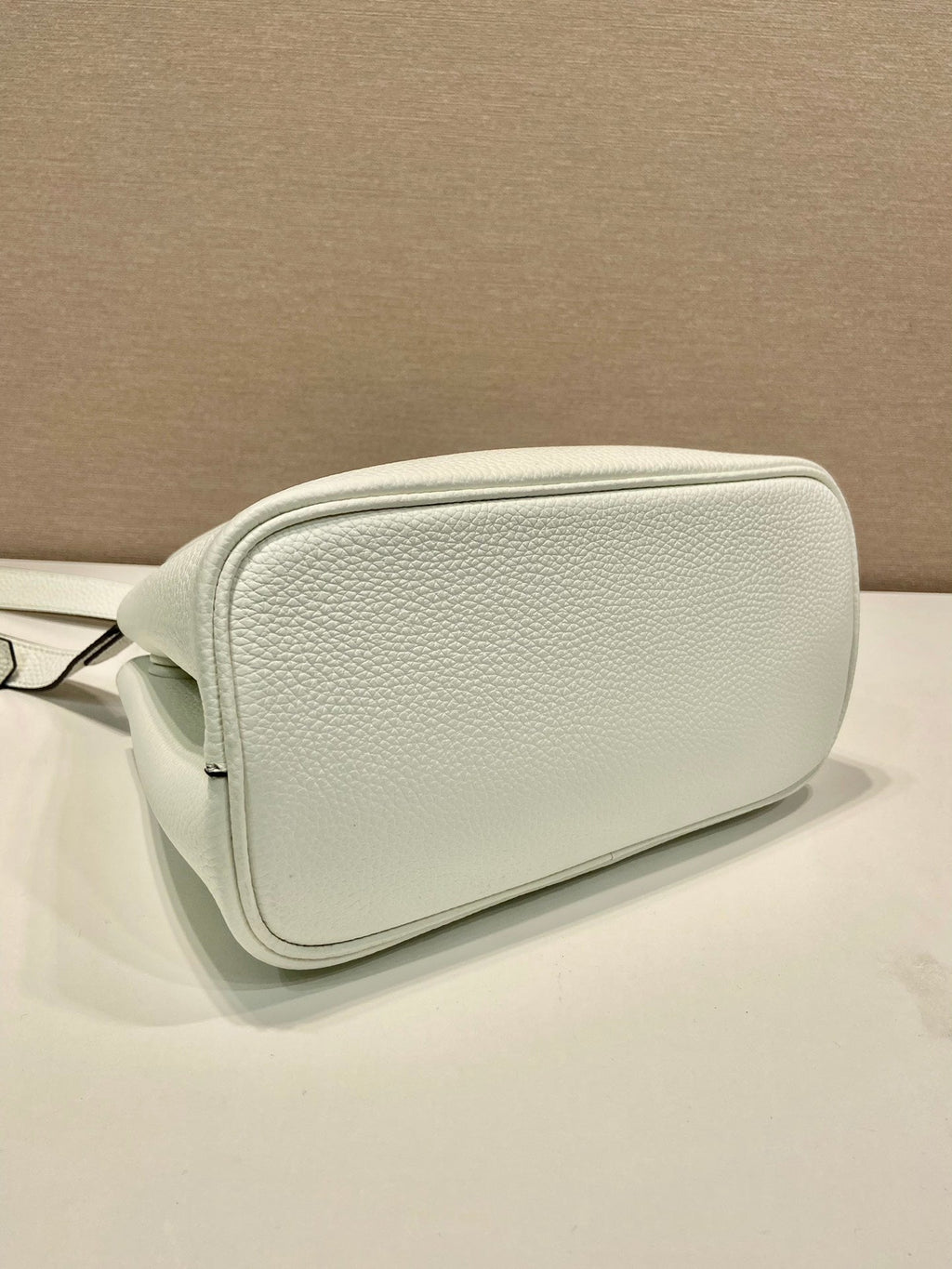 ＰＲＤＡ LEATHER TOTE BAG WHITE