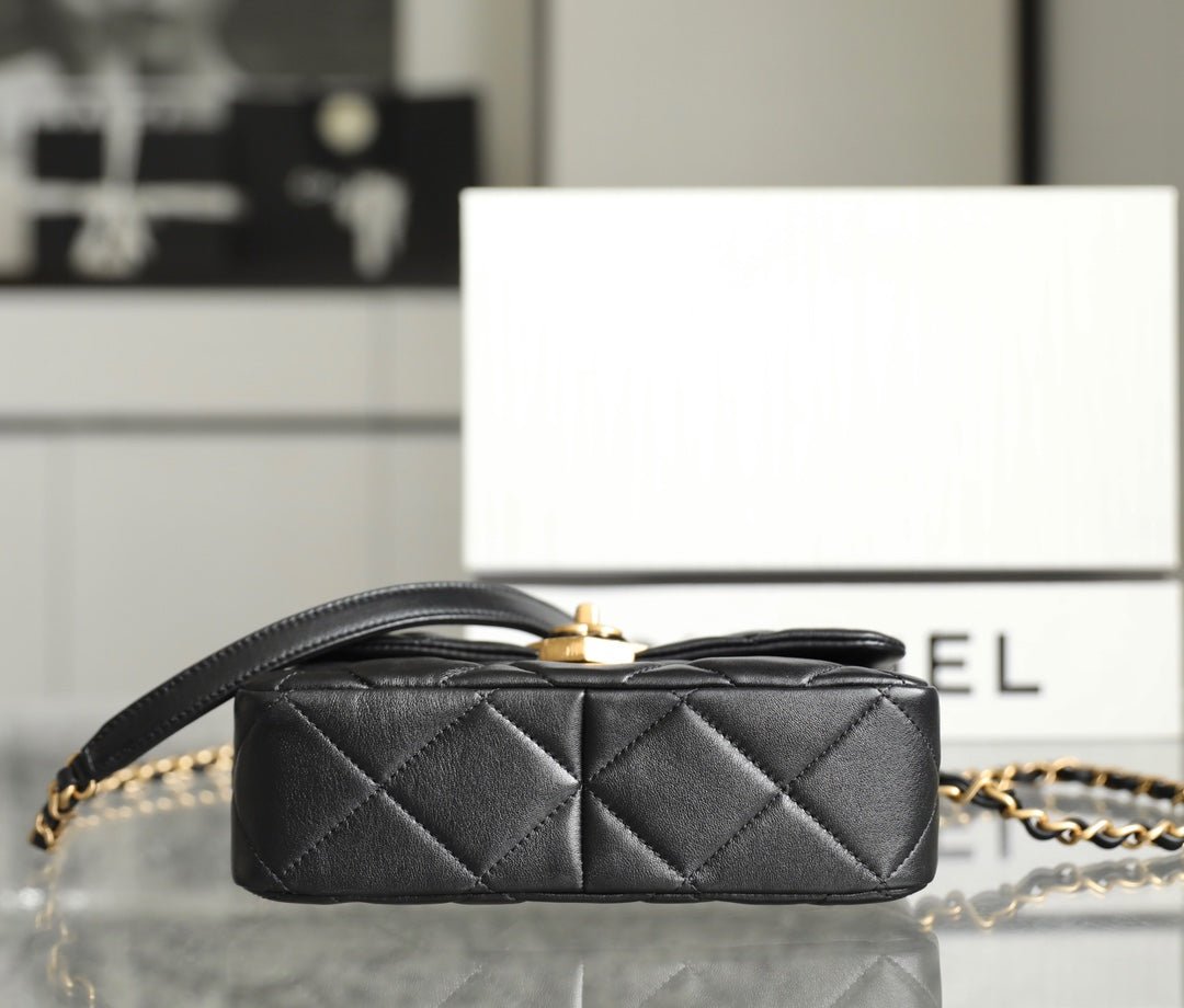 ＣＨＮＥＬHEART MINI FLAP BAG BLACK