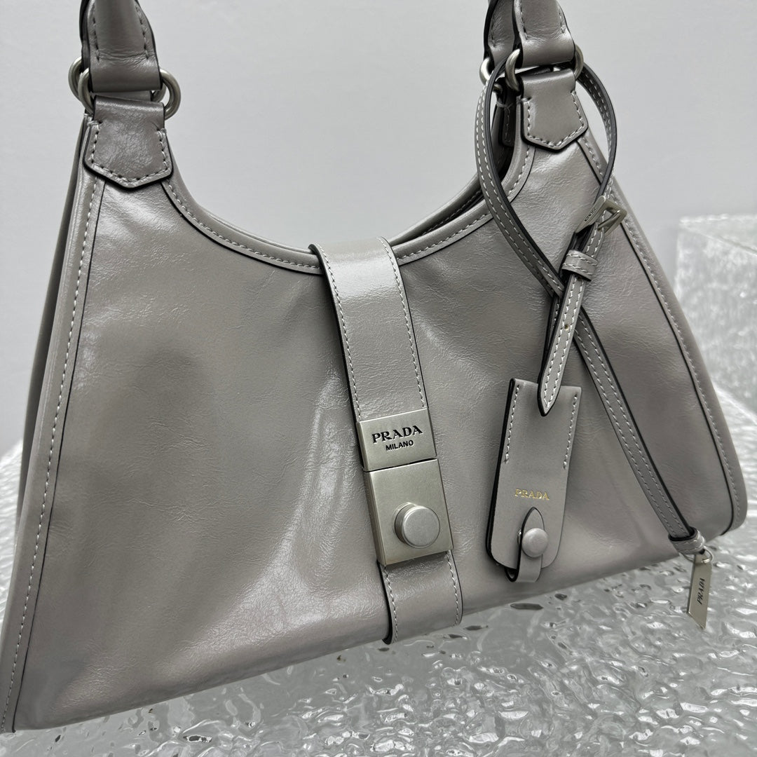 ＰＲＤＡ MEDIUM LEATHER TOTE BAG