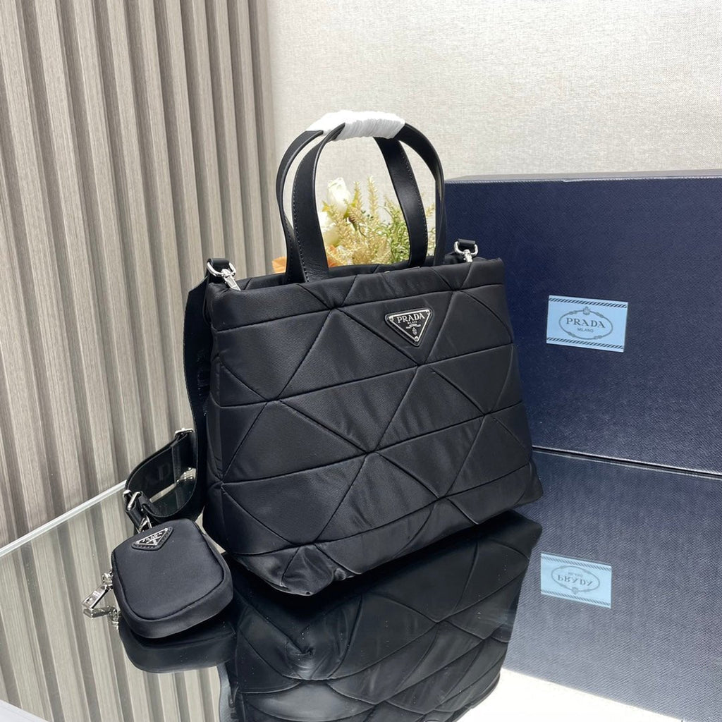 ＰＲＤＡ PADDED RE-NYLON TOTE BAG