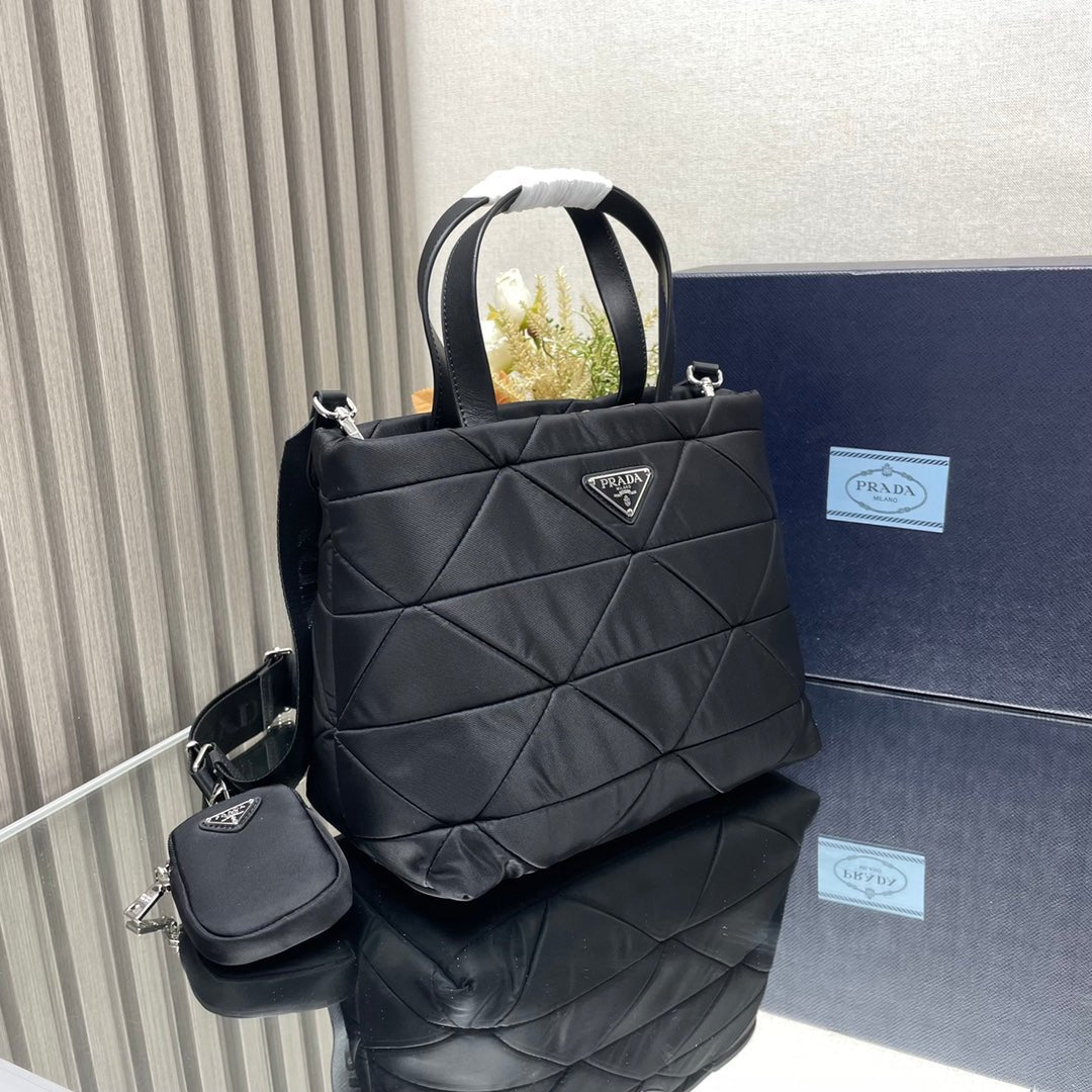 ＰＲＤＡ PADDED RE-NYLON TOTE BAG