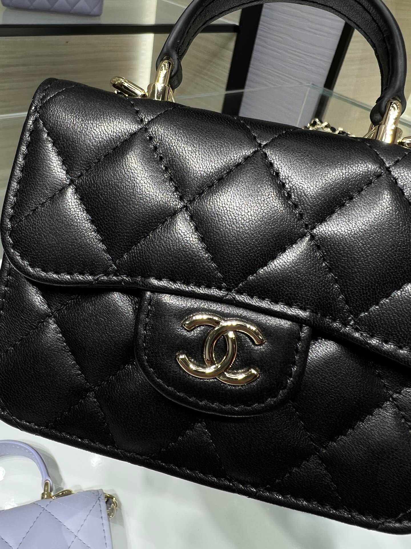ＣＨＮＥＬFLAP COIN PURSE WITH CHAIN BLACK