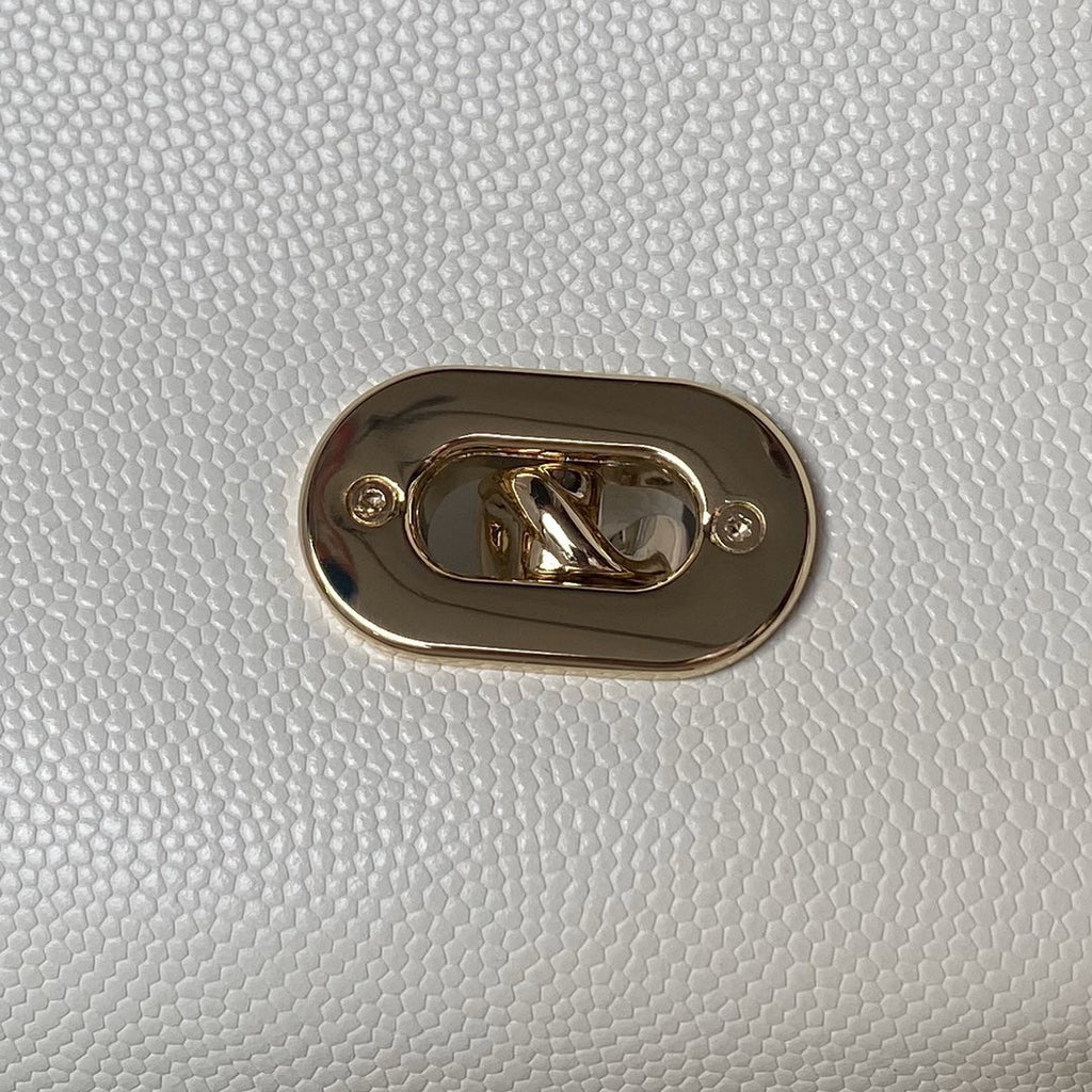 ＣＨＮＥＬTOP HANDLE FLAP BAG WHITE