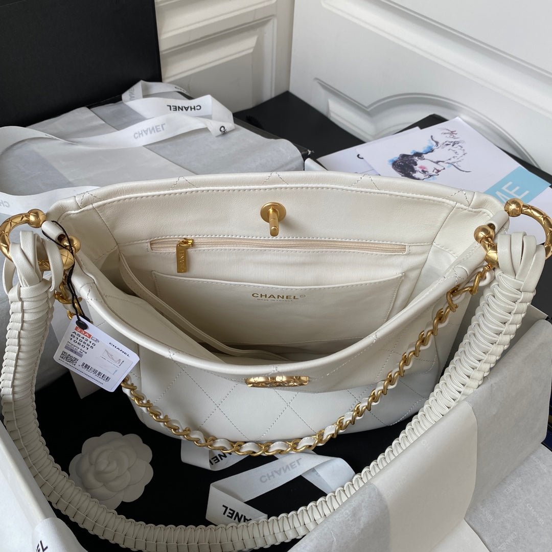 ＣＨＮＥＬCLASSIC CLUTCH WITH CHAIN WHITE