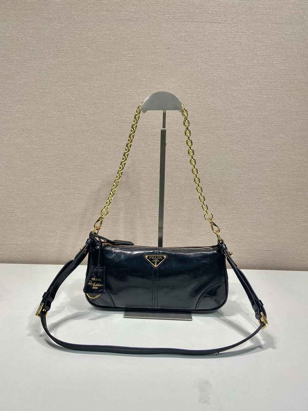 ＰＲＤＡ RE-EDITION 2002 MEDIUM LEATHER SHOULDER BAG