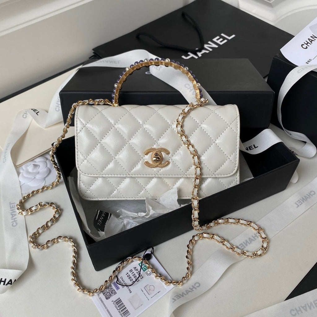 ＣＨＮＥＬCHAIN CLUTCH BAG WHITE
