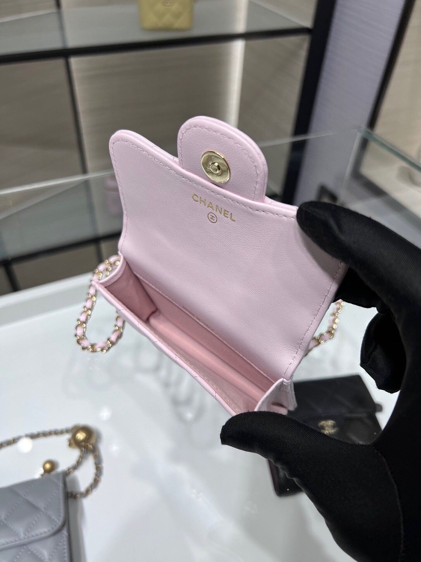 ＣＨＮＥＬFLAP COIN PURSE WITH CHAIN ROSE QUARTZ