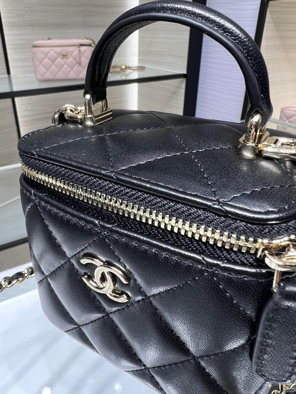 ＣＨＮＥＬMINI VANITY CASE WITH CHAIN