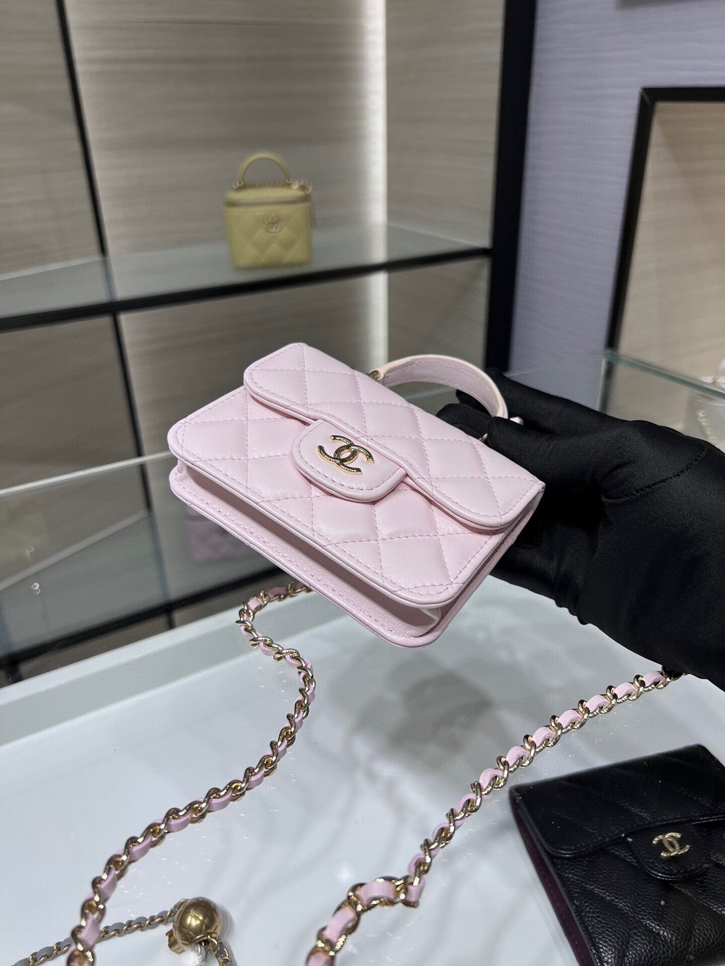 ＣＨＮＥＬFLAP COIN PURSE WITH CHAIN ROSE QUARTZ