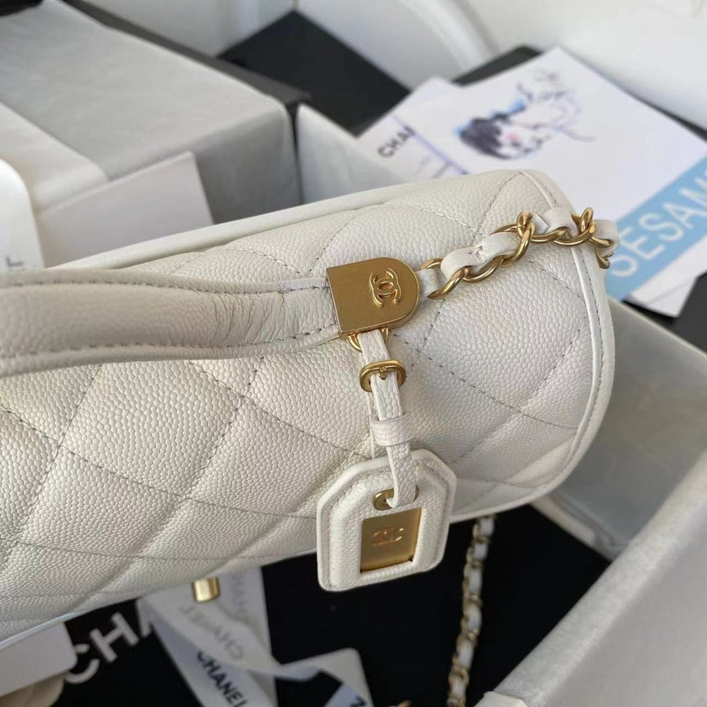 ＣＨＮＥＬ FLAP BAG WITH TOP HANDLE WHITE