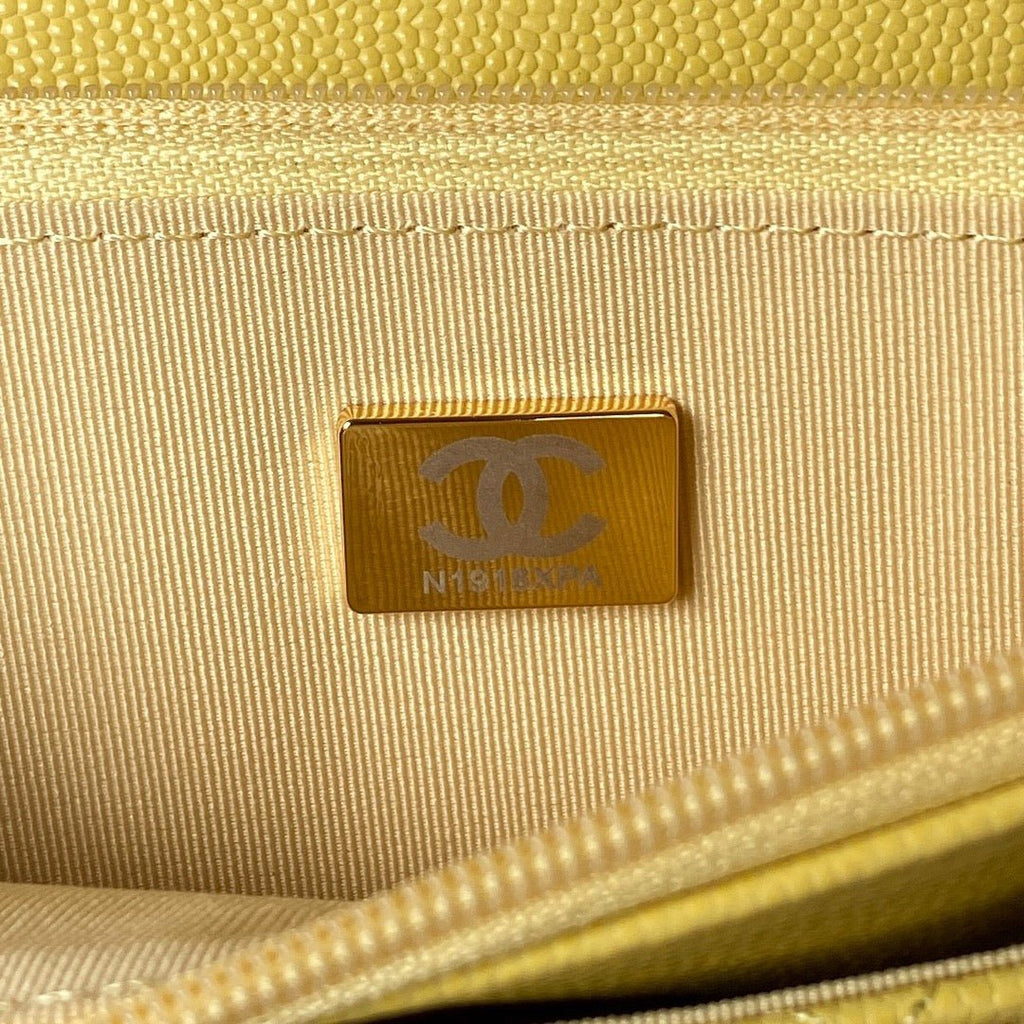 ＣＨＮＥＬCAVIAR QUILTED WALLET ON CHAIN YELLOW