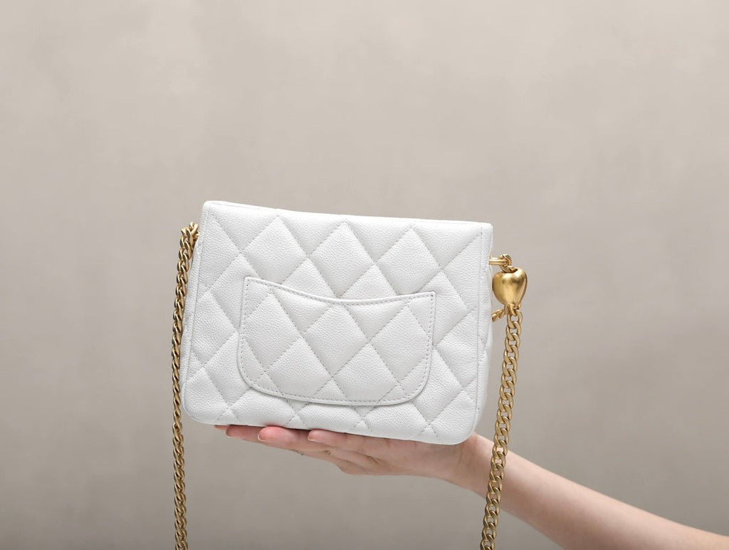 ＣＨＮＥＬGOLD HEART BALL CHAIN SMALL HOBO BAG WHITE