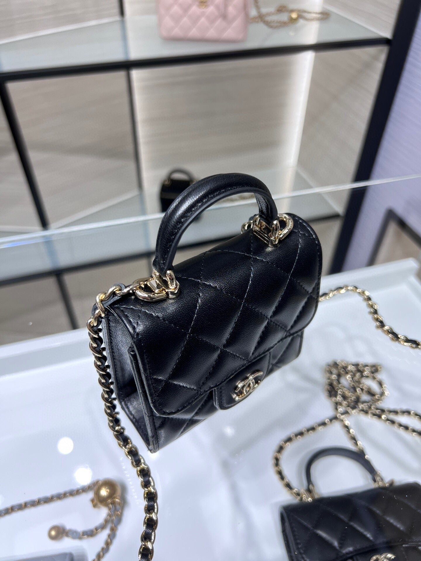 ＣＨＮＥＬMINI MATELASSÉ CLUTCH WITH CHAIN BLACK